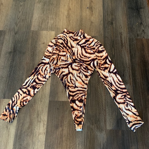 Shein tiger print mock turtle bodysuit. Worn‎ 2x - Picture 1 of 3